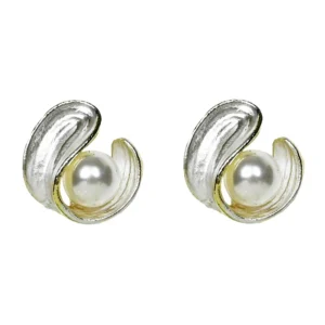 Pearl In Silver Shells. Adorable stud earrings for everyday use. Stud Earrings for sale! Shop Online for cute stud earrings at Cutefunnystuff.com Hot selling products. Cute Funny Products, Gift shop online. Toronto Ontario Canada